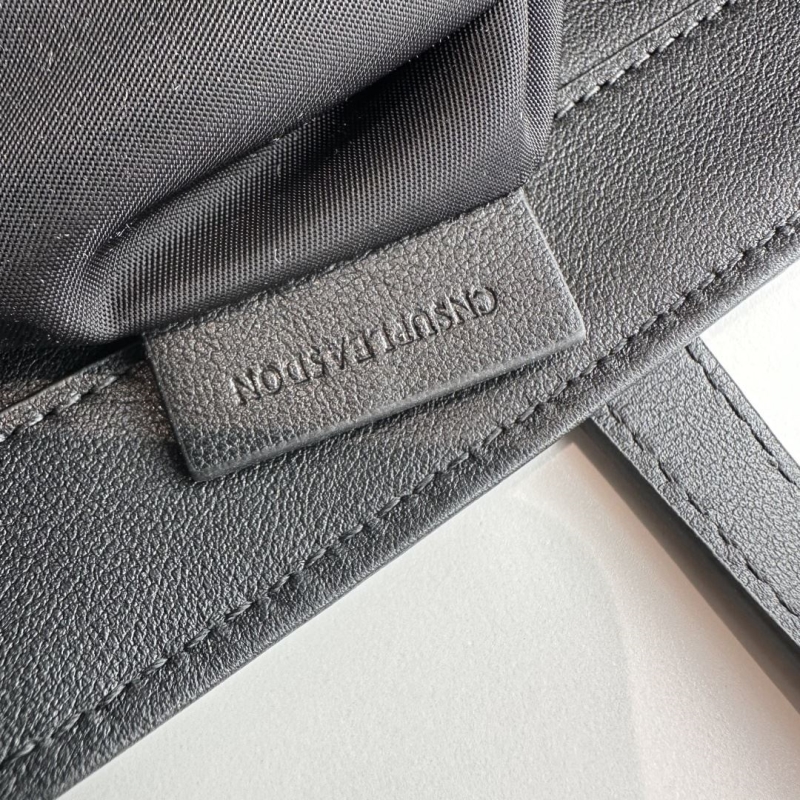 Bv*b*rry shopping bags